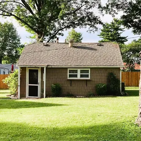 Quaint Cottage - Kansas City Area
